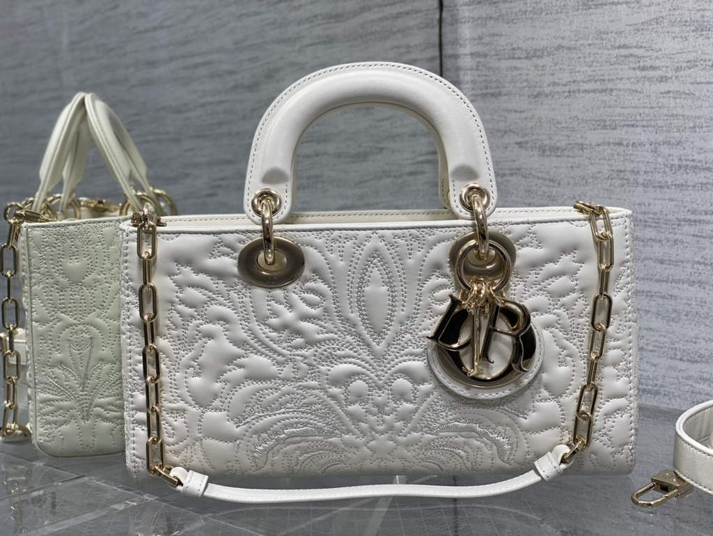 Dior M0540 Medium Lady D-Joy Bag Latte Quilted-Effect Lambskin Ornamental Motif