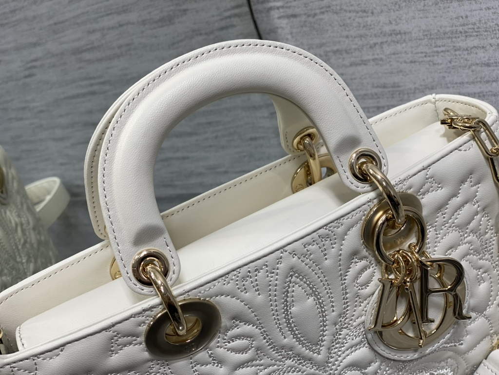 Dior M0540 Medium Lady D-Joy Bag Latte Quilted-Effect Lambskin Ornamental Motif - Default Title - View 3