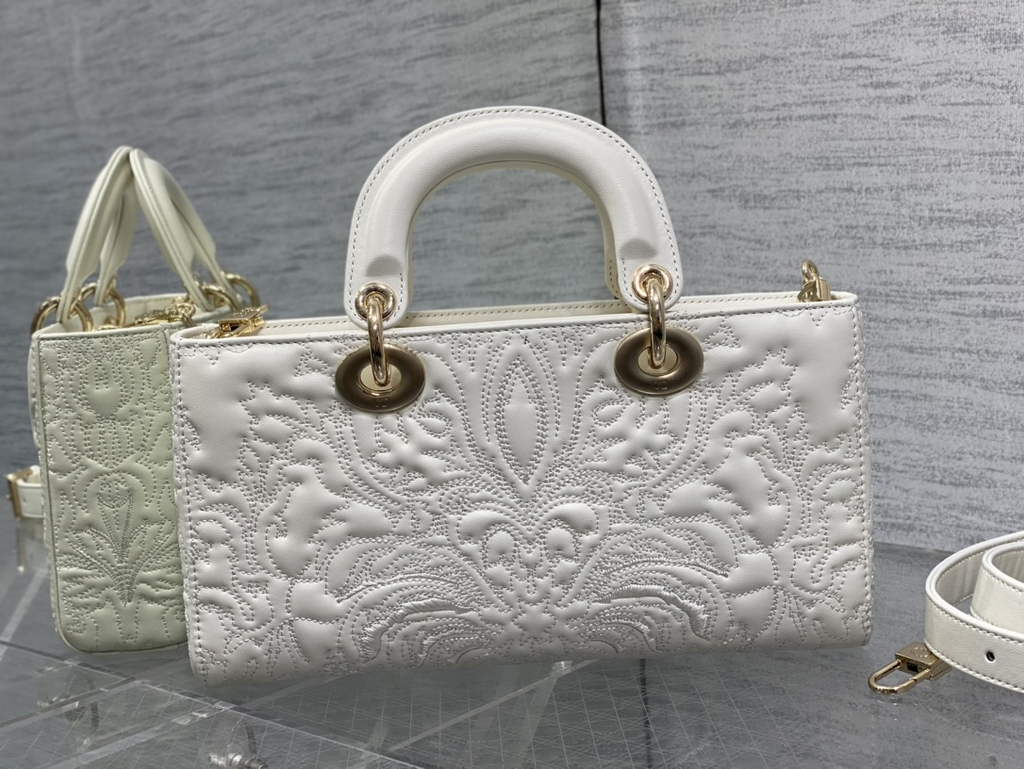 Dior M0540 Medium Lady D-Joy Bag Latte Quilted-Effect Lambskin Ornamental Motif