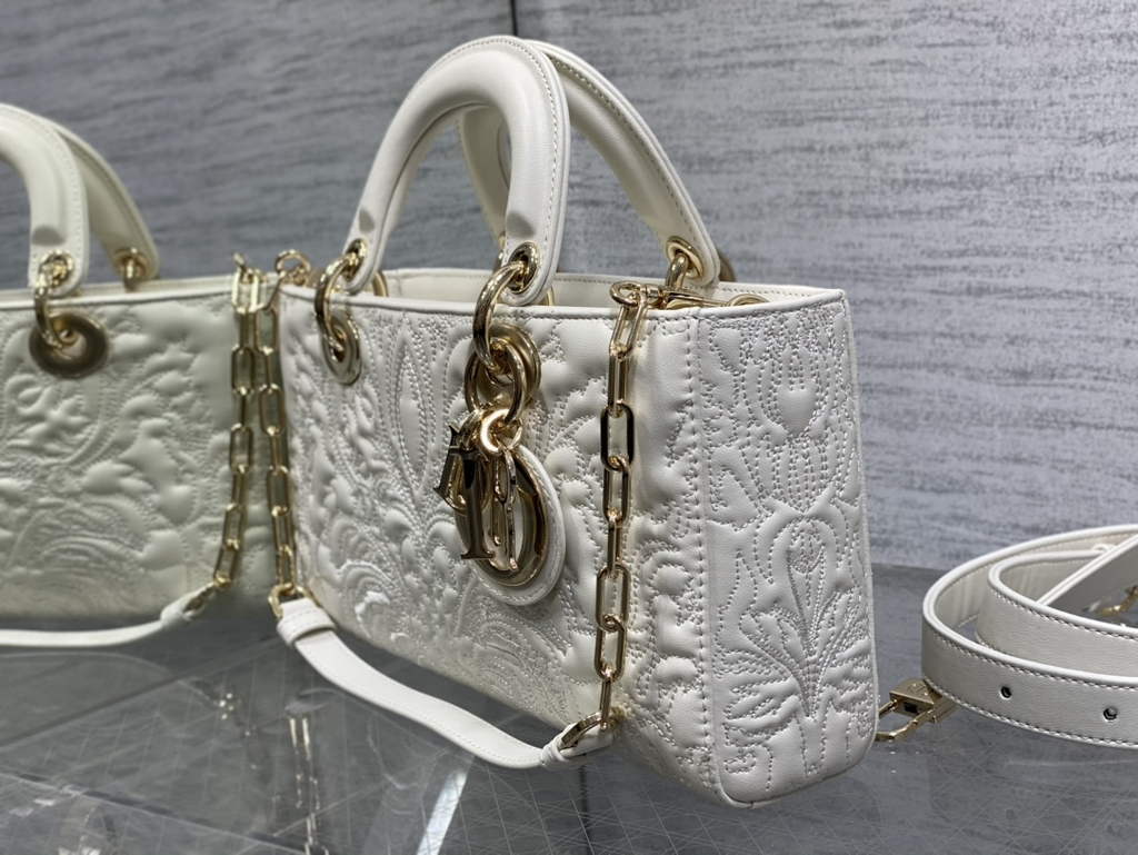 Dior M0540 Medium Lady D-Joy Bag Latte Quilted-Effect Lambskin Ornamental Motif