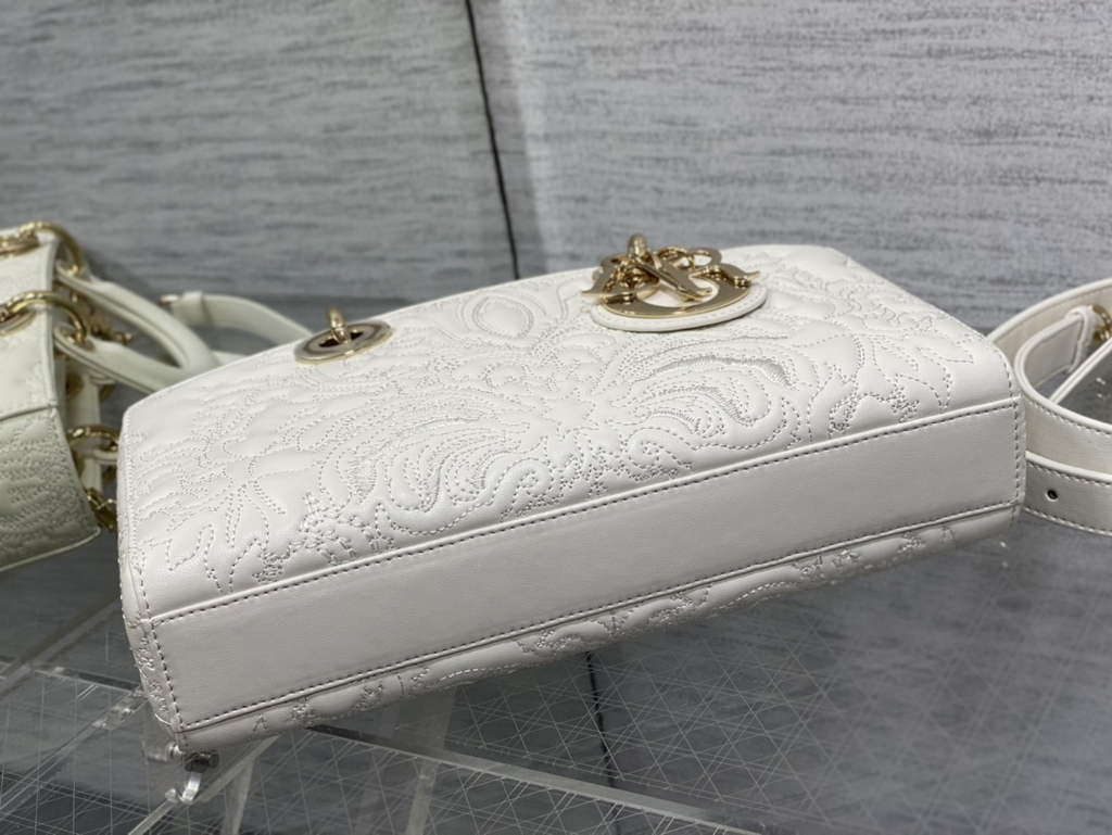 Dior M0540 Medium Lady D-Joy Bag Latte Quilted-Effect Lambskin Ornamental Motif