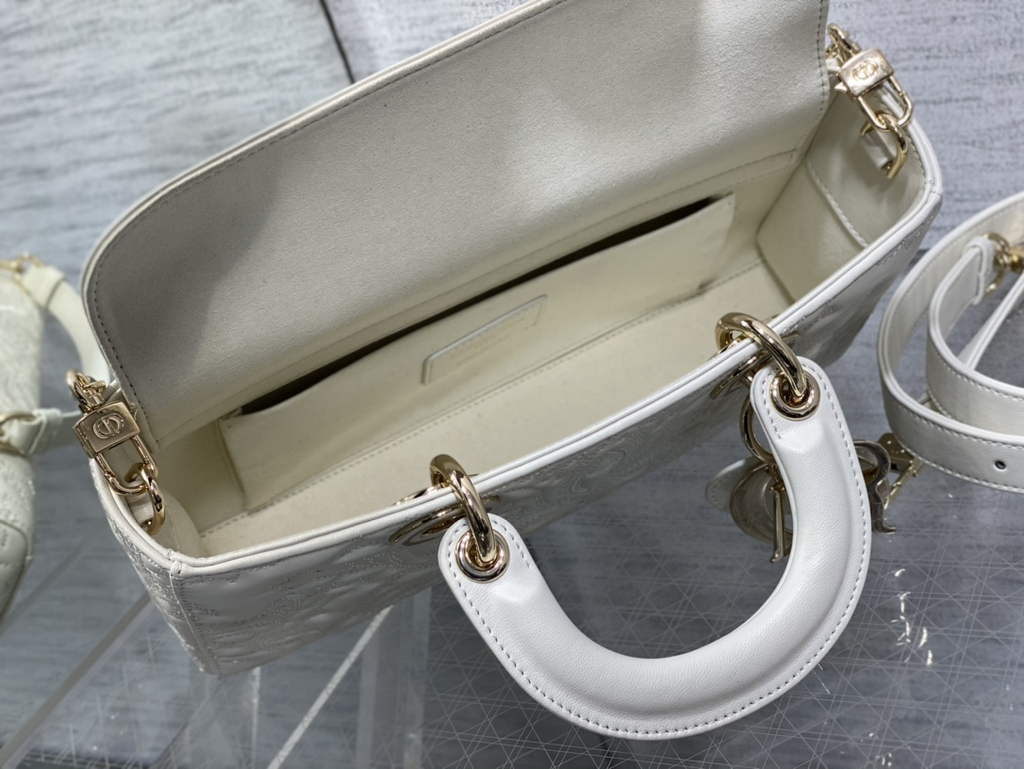 Dior M0540 Medium Lady D-Joy Bag Latte Quilted-Effect Lambskin Ornamental Motif