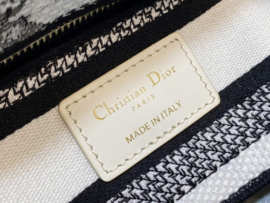 Dior M0540 Medium Lady D-Joy Bag White Multicolor Dior Petites Fleurs