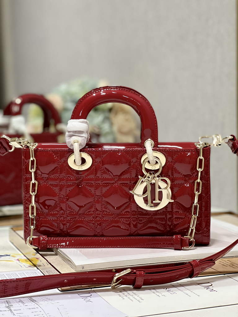 Dior M0540 Medium Lady D-Joy Bag Red Patent Cannage Calfskin - Default Title - View 1
