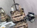 Dior M0565 Medium Lady D-Lite Bag Embroidery Multicolor Beige - Default Title - View 1