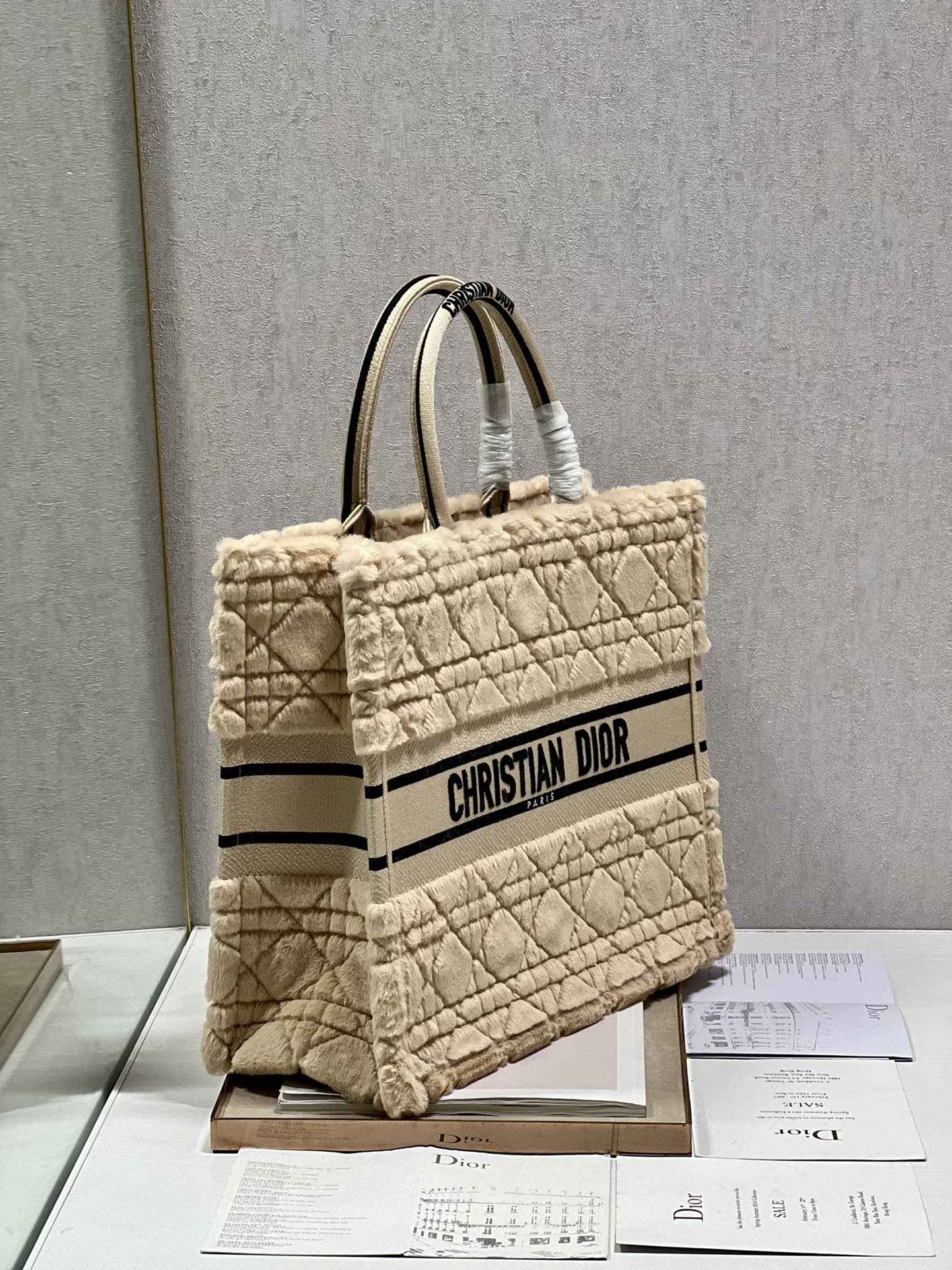 Dior M1286 Large Book Tote Bag Apricot Cannage