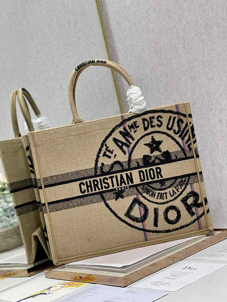 Dior M1286 Large Book Tote Bag Beige jute fabric Union motif embroidery