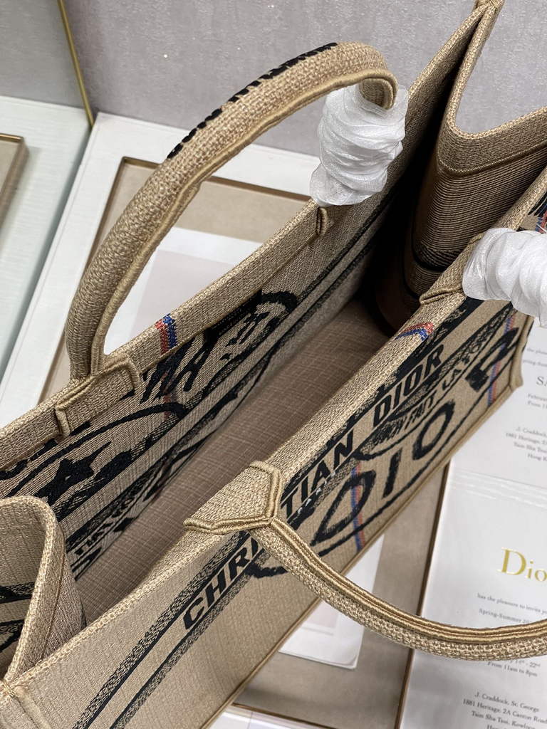 Dior M1286 Large Book Tote Bag Beige jute fabric Union motif embroidery