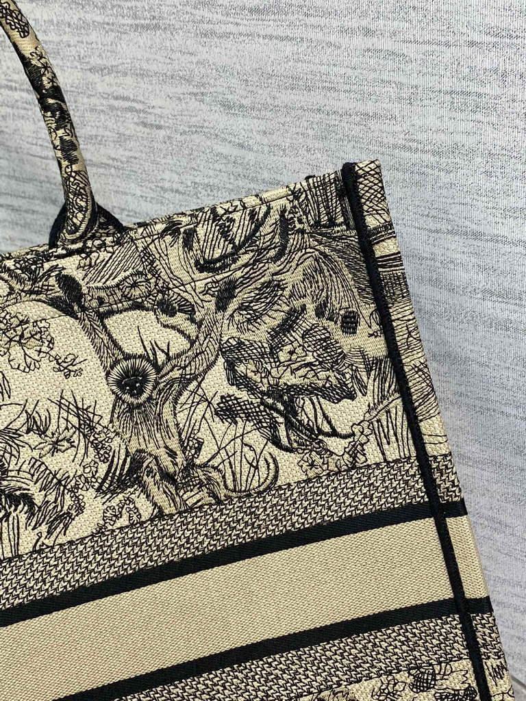 Dior M1286 Large Book Tote Beige Blue Toile de Jouy Embroidery