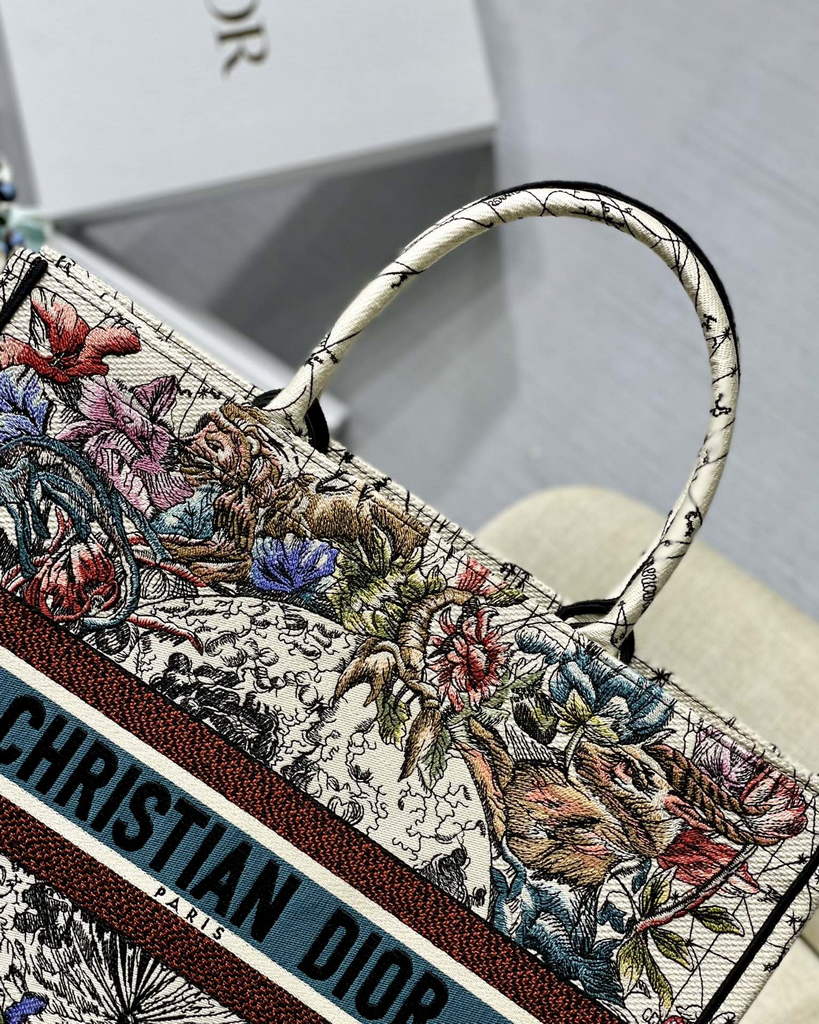 Dior M1286 Large Book Tote Beige Constellation Embroidery