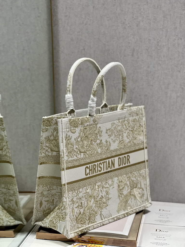 Dior M1286 Large Book Tote Jardin d'Hiver Embroidery with Gold-Tone Metallic Thread