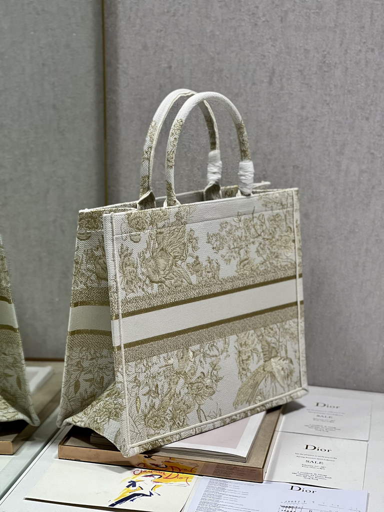 Dior M1286 Large Book Tote Jardin d'Hiver Embroidery with Gold-Tone Metallic Thread