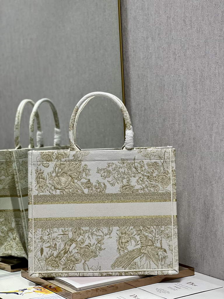 Dior M1286 Large Book Tote Jardin d'Hiver Embroidery with Gold-Tone Metallic Thread