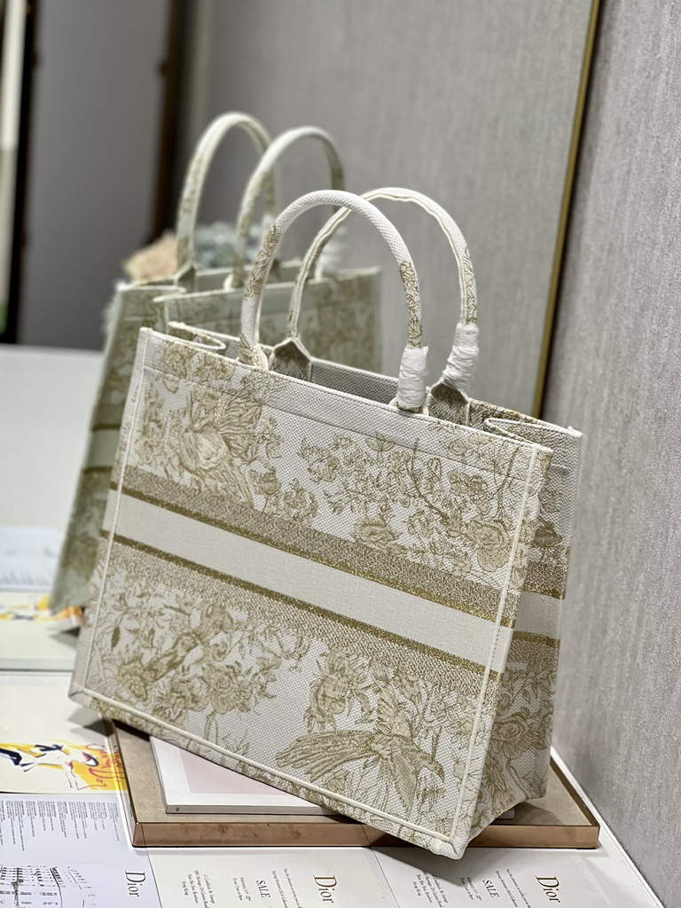 Dior M1286 Large Book Tote Jardin d'Hiver Embroidery with Gold-Tone Metallic Thread