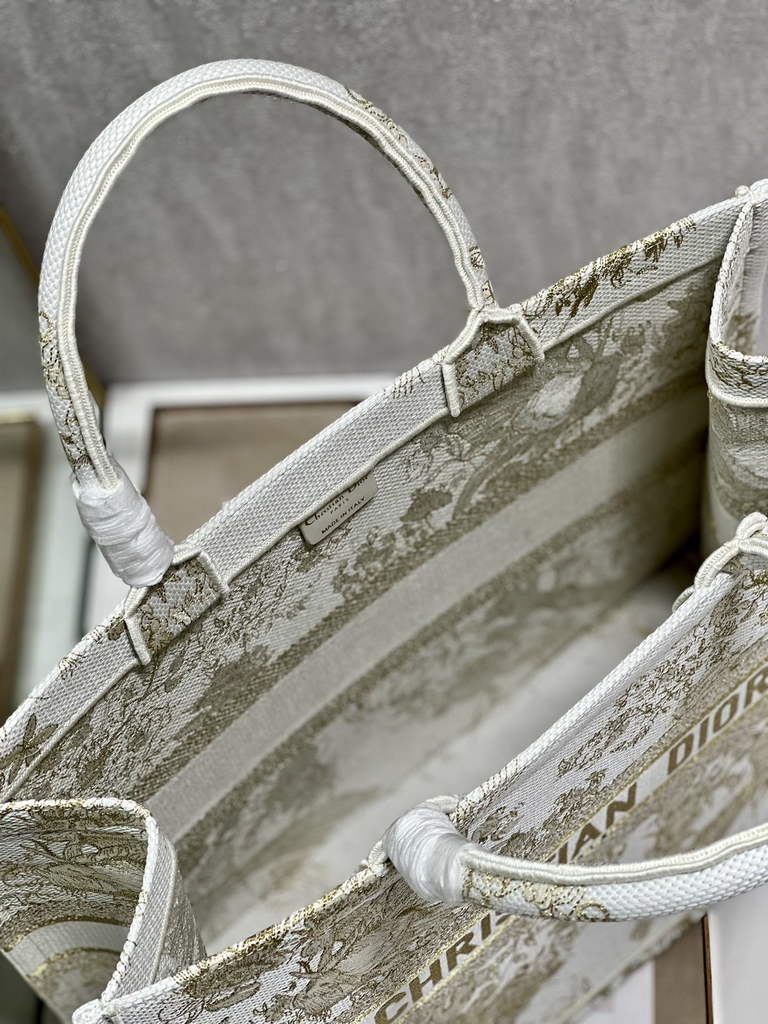Dior M1286 Large Book Tote Jardin d'Hiver Embroidery with Gold-Tone Metallic Thread