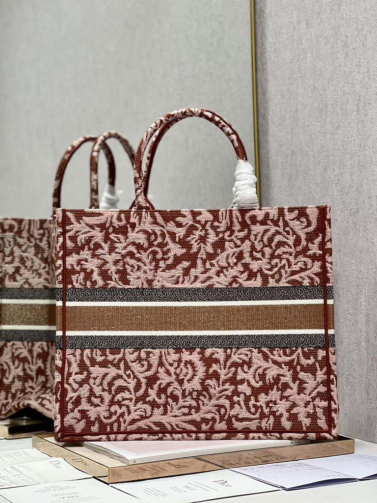 Dior M1286 Large Book Tote Metallic Pink Dior Brocart Embroidery
