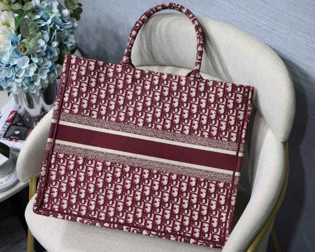 Dior M1286 Large Book Tote Red Oblique Embroidery