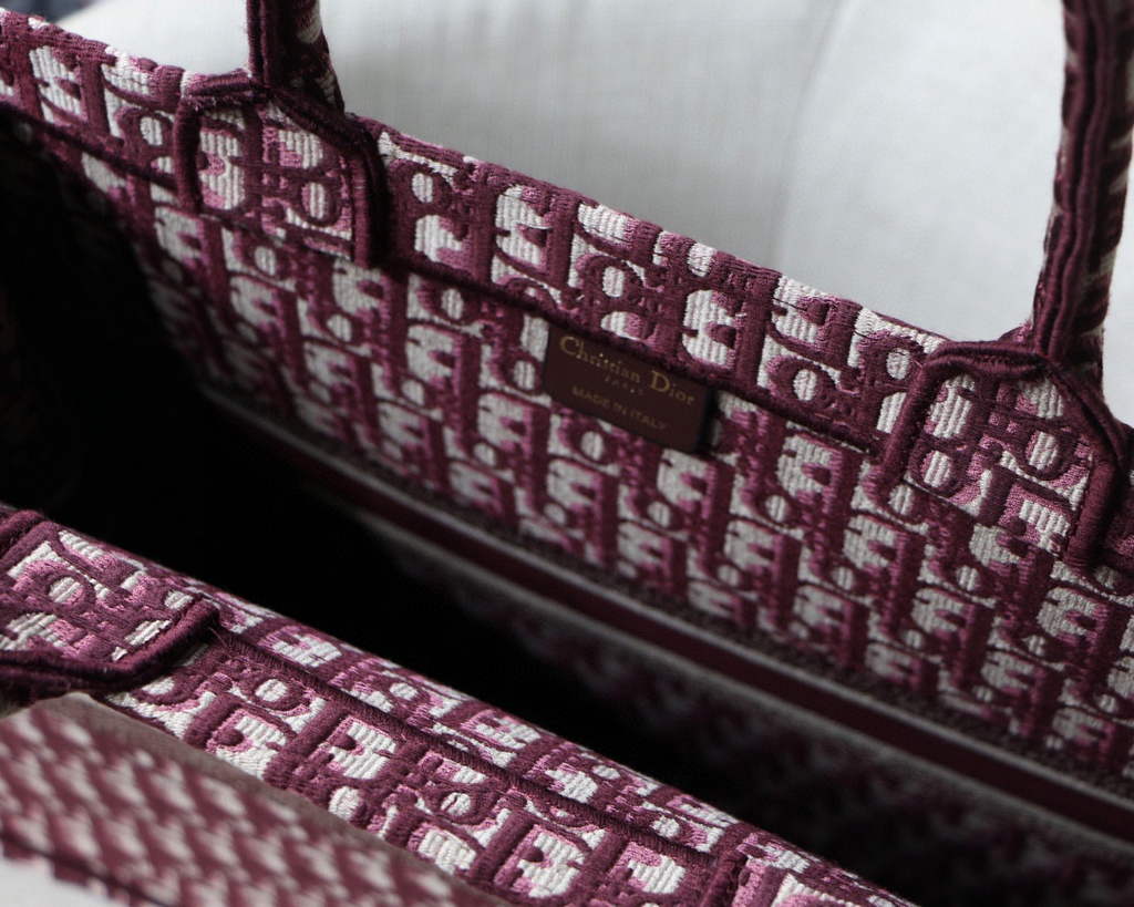 Dior M1286 Large Book Tote Red Oblique Embroidery