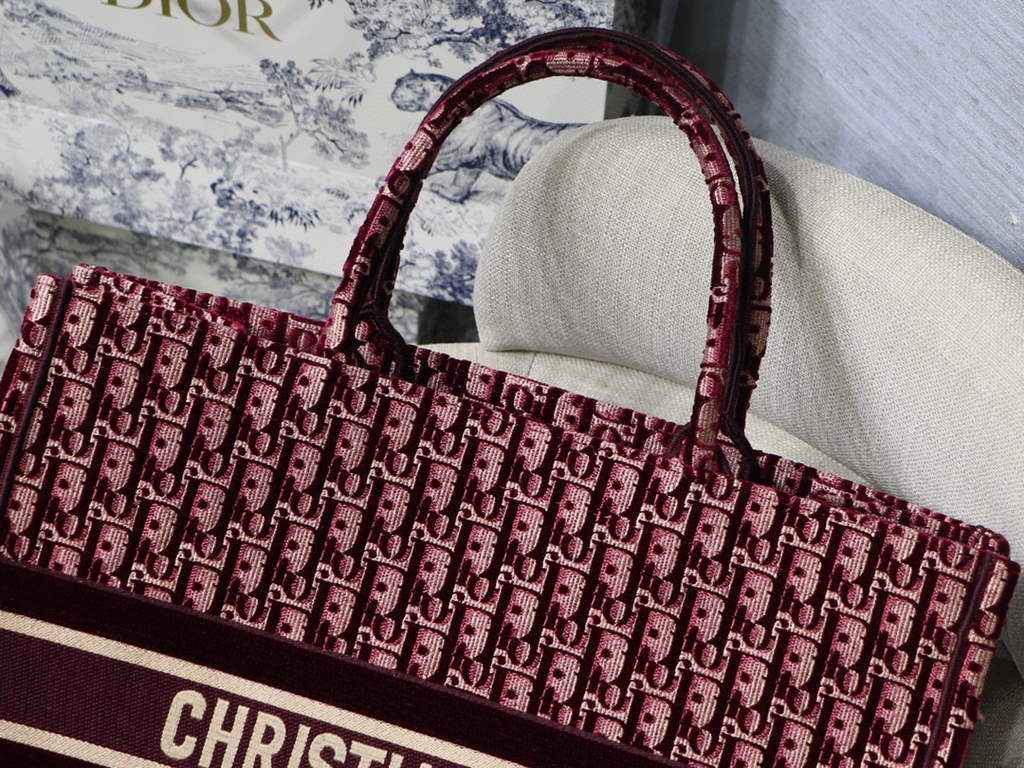 Dior M1286 Large Book Tote Red velvet Oblique Embroidery