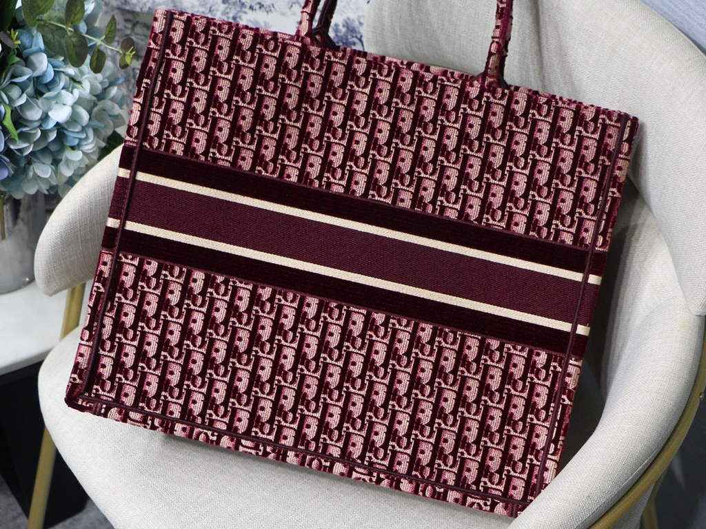 Dior M1286 Large Book Tote Red velvet Oblique Embroidery