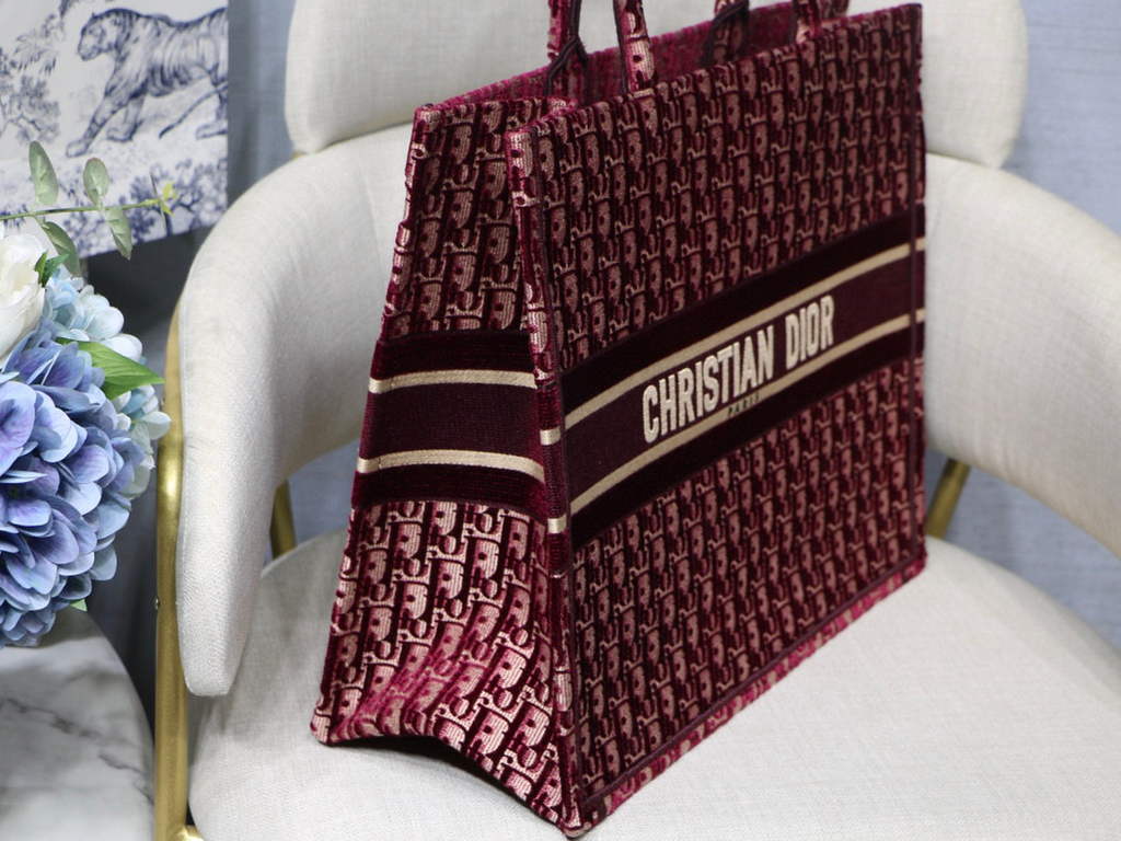Dior M1286 Large Book Tote Red velvet Oblique Embroidery