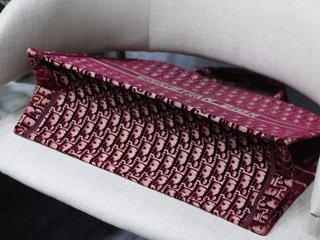 Dior M1286 Large Book Tote Red velvet Oblique Embroidery