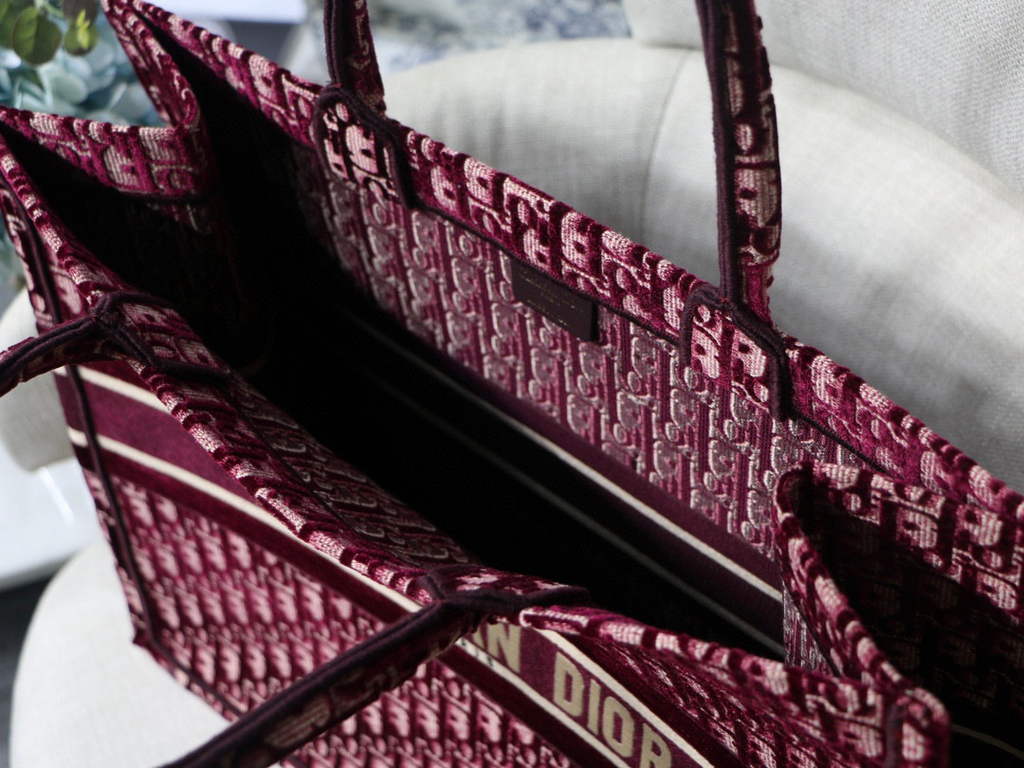 Dior M1286 Large Book Tote Red velvet Oblique Embroidery