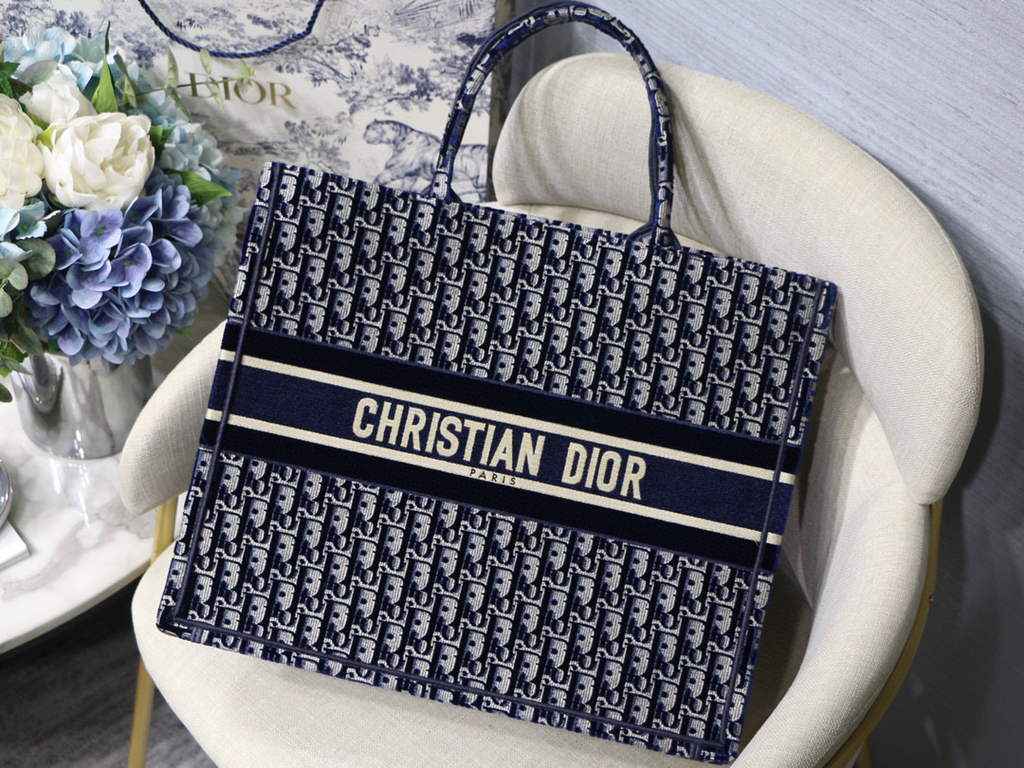 Dior M1286 Large Book Tote Blue velvet Oblique Embroidery