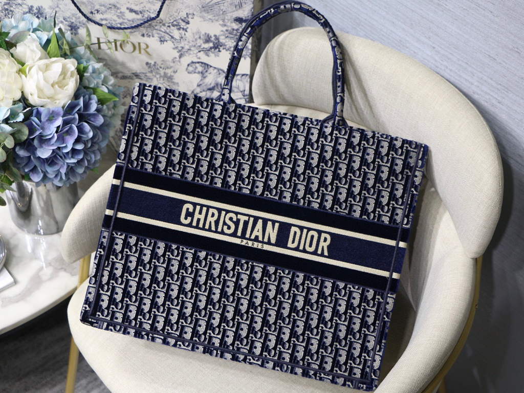 Dior M1286 Large Book Tote Blue velvet Oblique Embroidery - Default Title - View 1