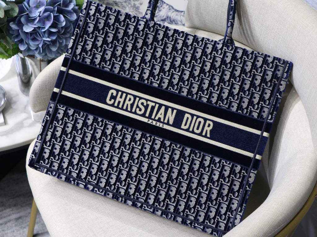 Dior M1286 Large Book Tote Blue velvet Oblique Embroidery
