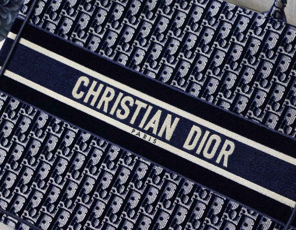 Dior M1286 Large Book Tote Blue velvet Oblique Embroidery