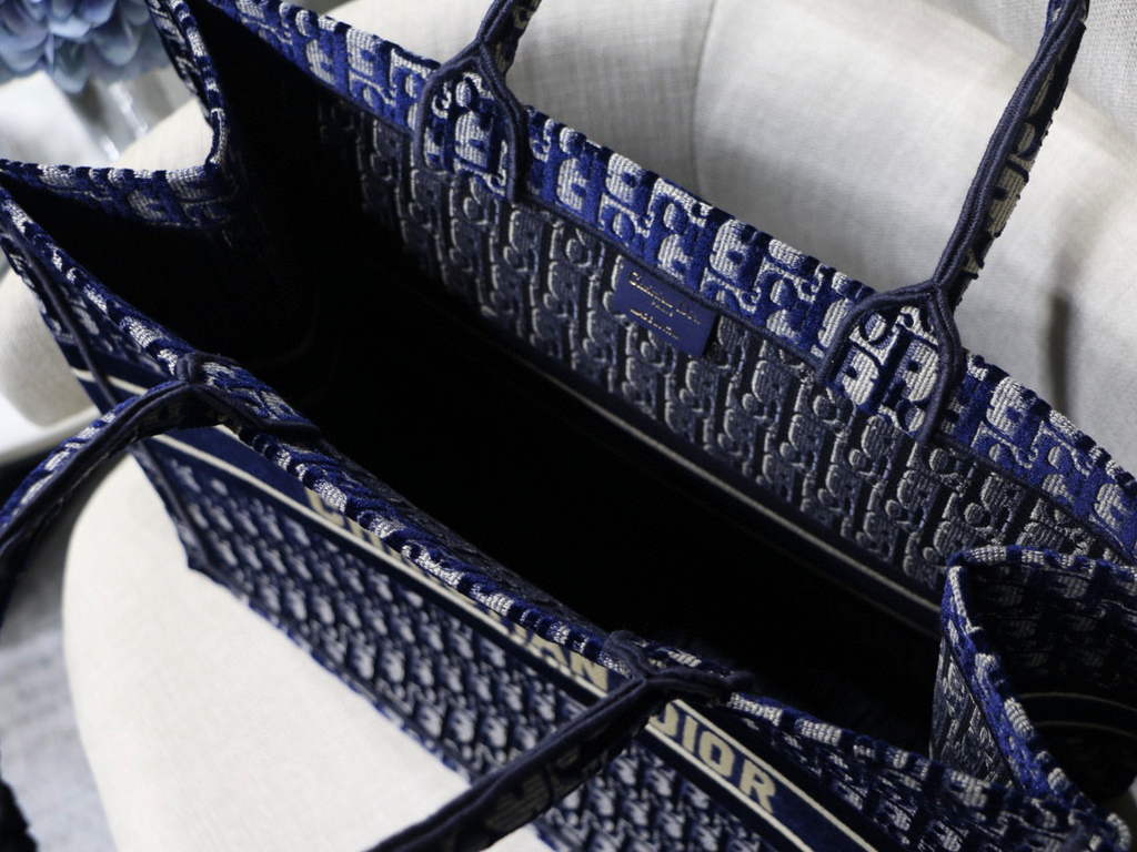 Dior M1286 Large Book Tote Blue velvet Oblique Embroidery