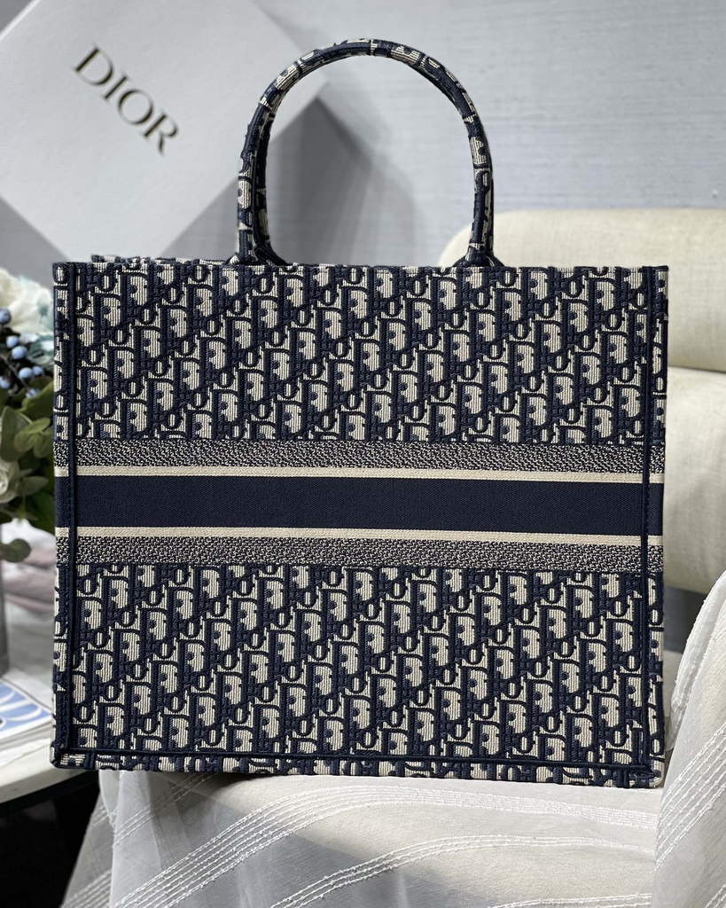 Dior M1286 Large Book Tote Blue Oblique Embroidery