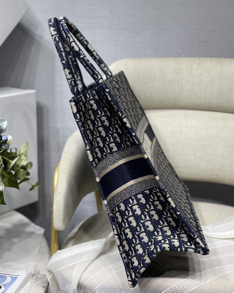 Dior M1286 Large Book Tote Blue Oblique Embroidery