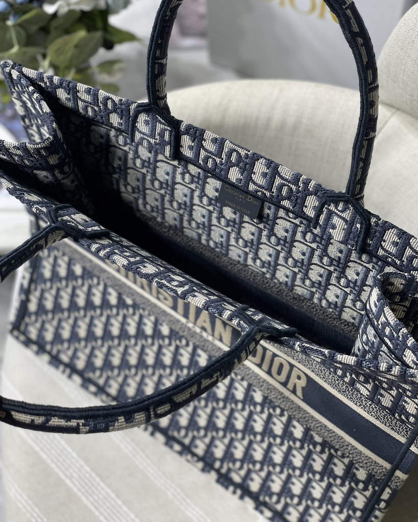 Dior M1286 Large Book Tote Blue Oblique Embroidery
