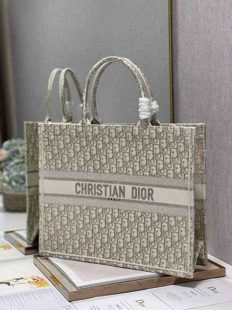 Dior M1286 Large Book Tote Beige Oblique Embroidery