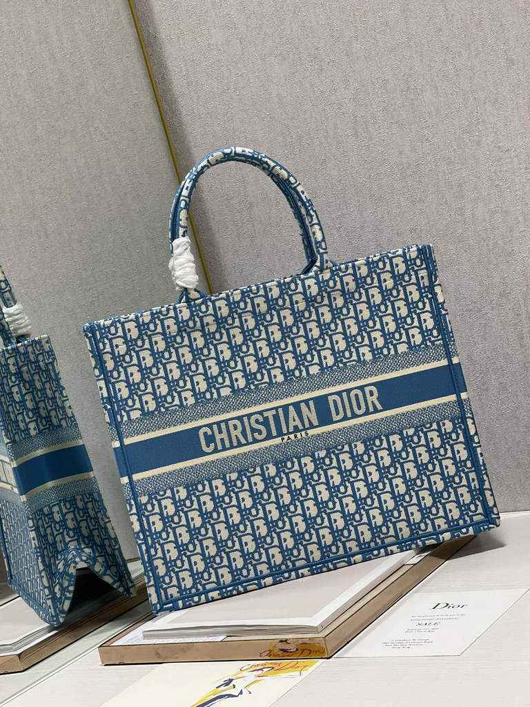 Dior M1286 Large Book Tote Oblique Embroidery Blue