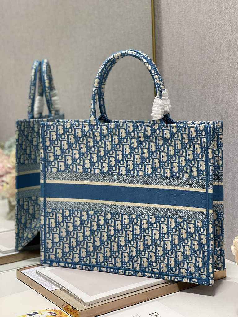 Dior M1286 Large Book Tote Oblique Embroidery Blue