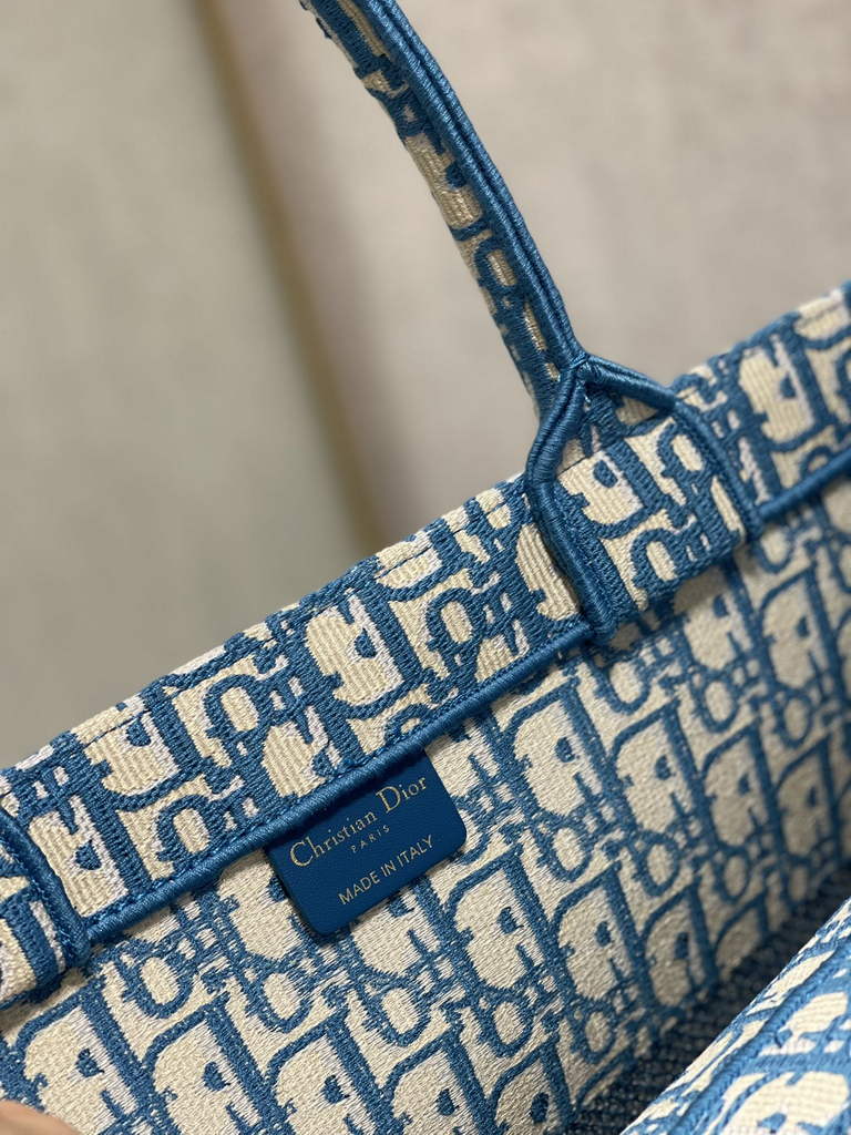 Dior M1286 Large Book Tote Oblique Embroidery Blue