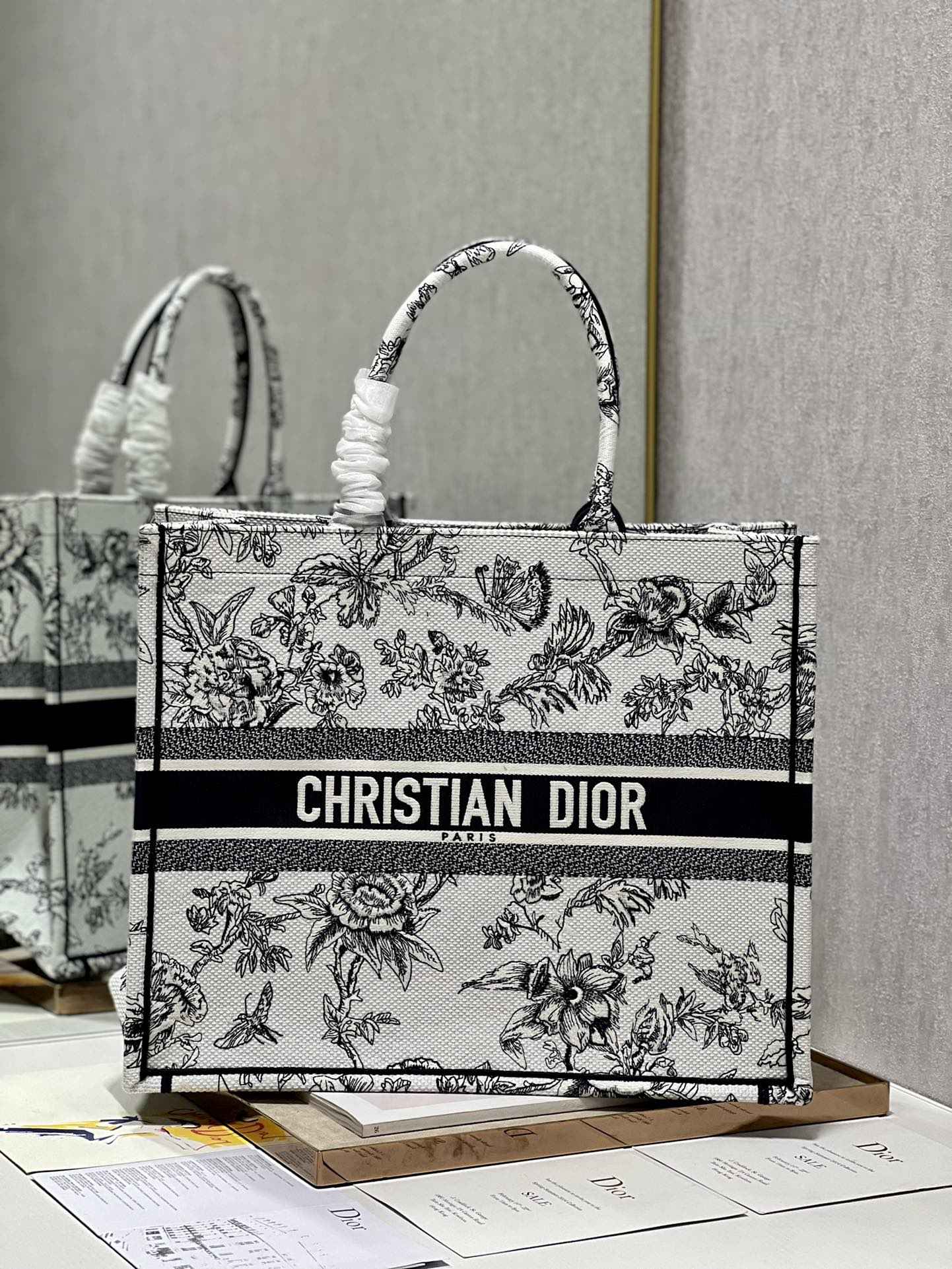 Dior M1286 Large Book Tote Powder Jardin Botanique Embroidery Beige