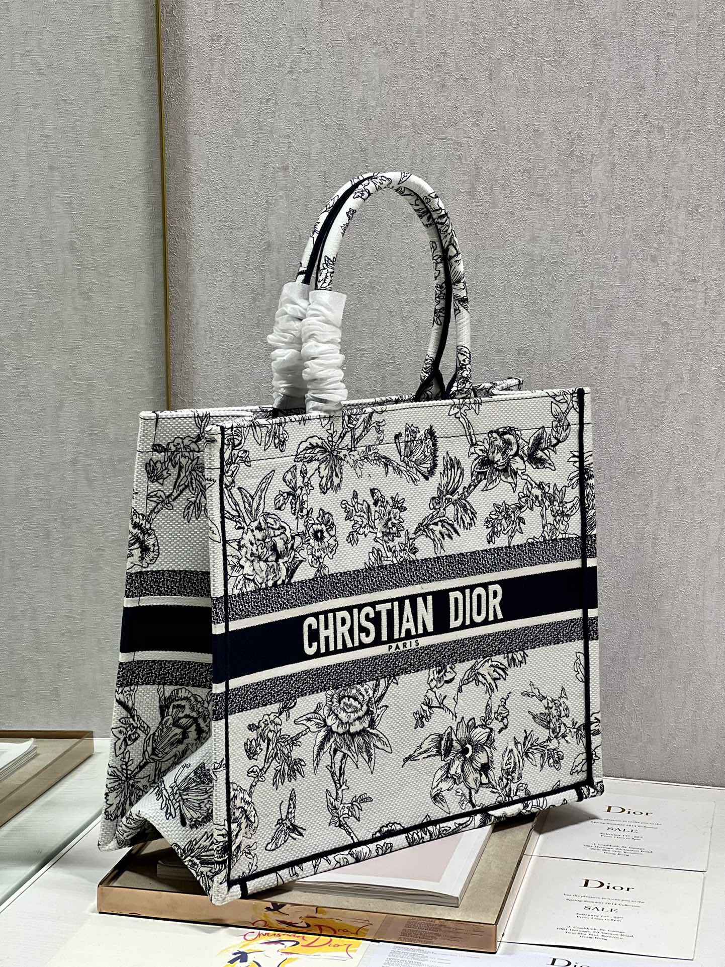 Dior M1286 Large Book Tote Powder Jardin Botanique Embroidery Beige