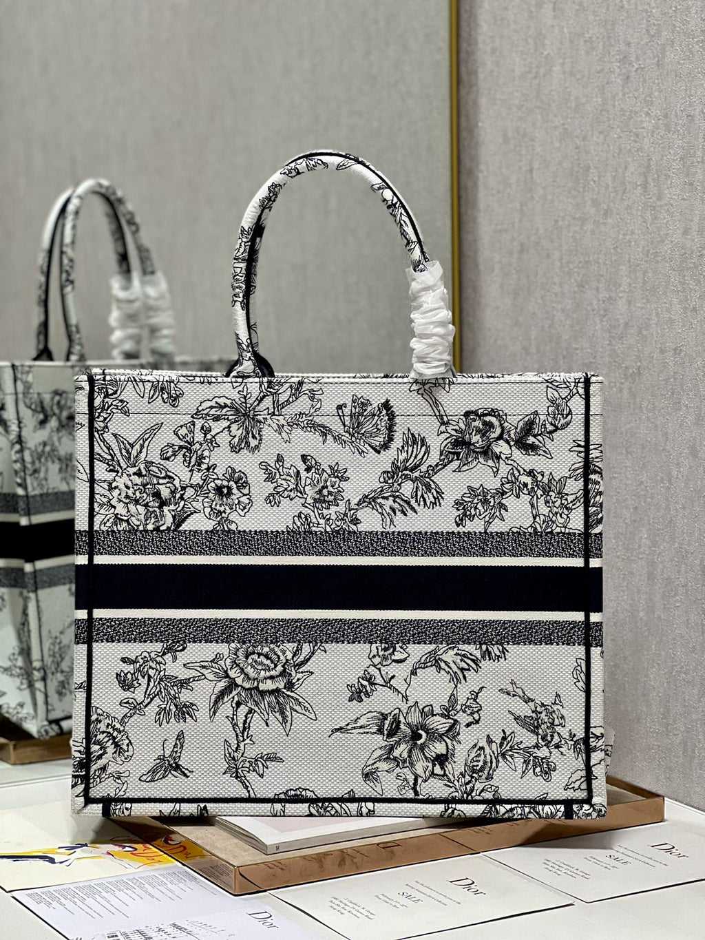 Dior M1286 Large Book Tote Powder Jardin Botanique Embroidery Beige