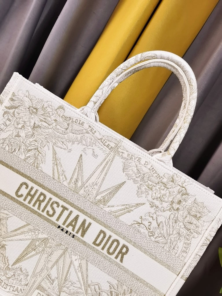 Dior M1286 Large Book Tote Rêve d'Infini with Gold-Tone Metallic Thread