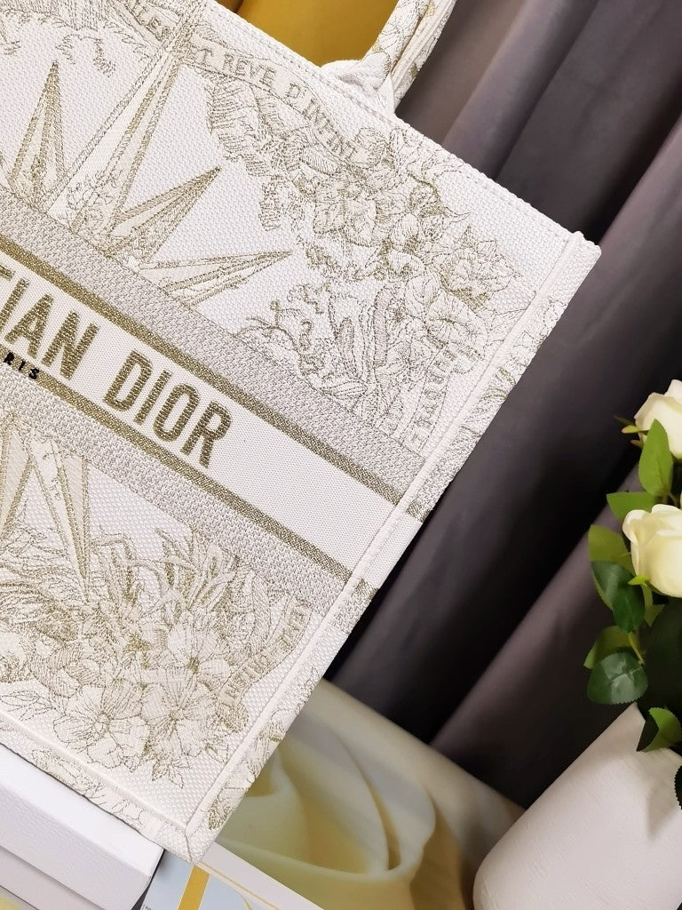 Dior M1286 Large Book Tote Rêve d'Infini with Gold-Tone Metallic Thread