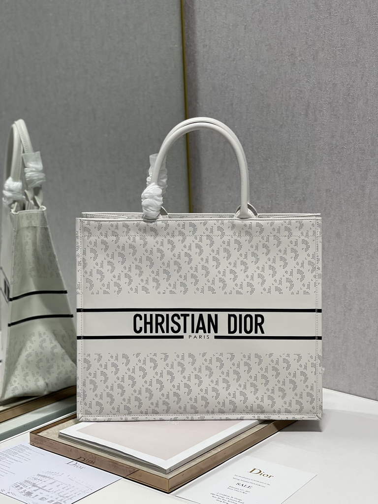 Dior M1286 Large Book Tote White Oblique Calfskin