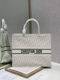 Dior M1286 Large Book Tote White Oblique Calfskin