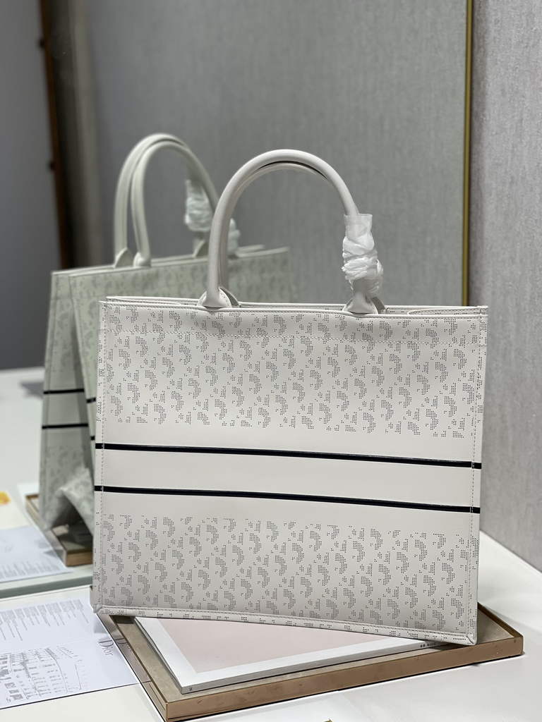 Dior M1286 Large Book Tote White Oblique Calfskin