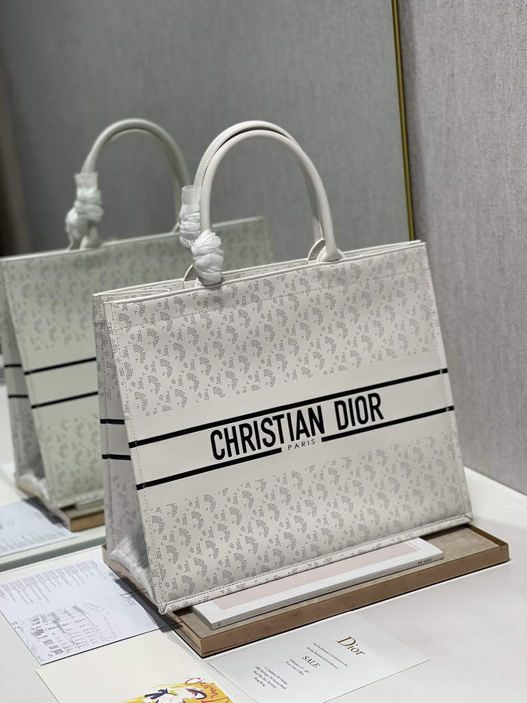 Dior M1286 Large Book Tote White Oblique Calfskin