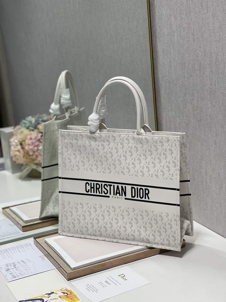 Dior M1286 Large Book Tote White Oblique Calfskin