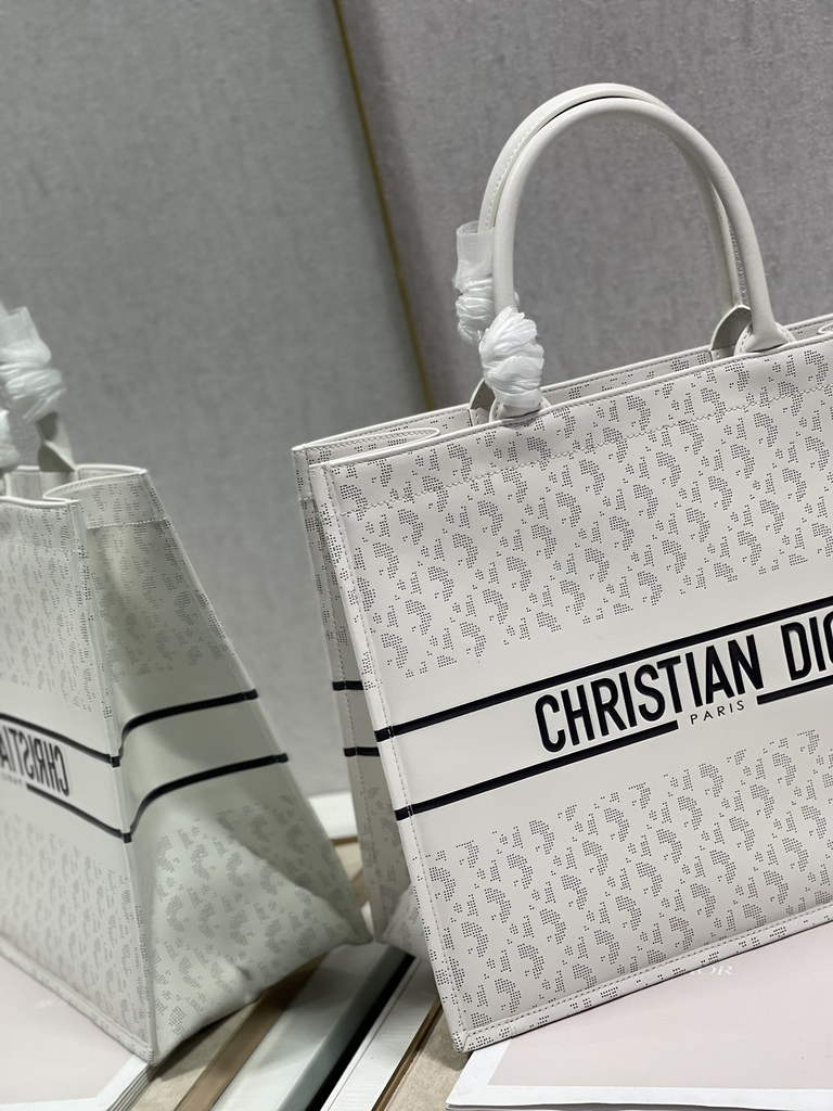 Dior M1286 Large Book Tote White Oblique Calfskin